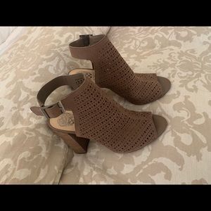Nordstrom’s Vince Camuto perp toe sandals heels  7